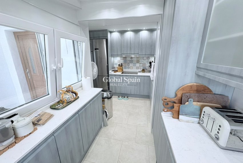 Wederverkoop - VILLA -
VILLAMARTÍN - Costa Blanca