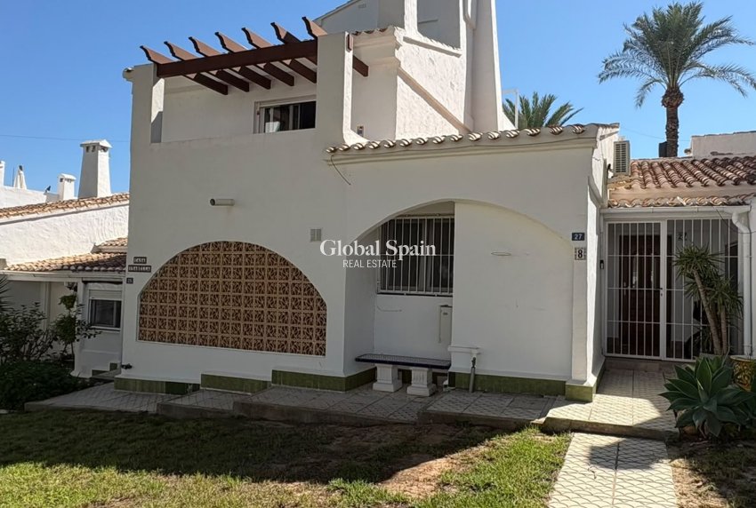 Wederverkoop - VILLA -
VILLAMARTÍN - Costa Blanca