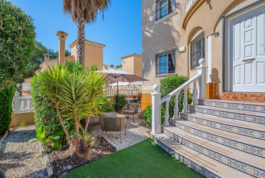 Wederverkoop - VILLA -
VILLAMARTÍN - Costa Blanca