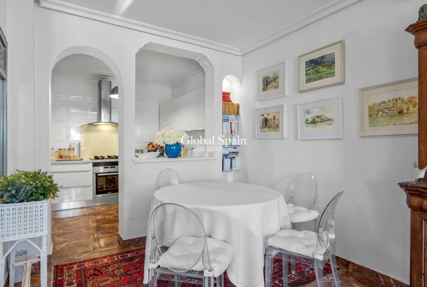 Wederverkoop - VILLA -
VILLAMARTÍN - Costa Blanca