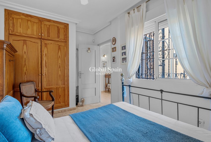 Wederverkoop - VILLA -
VILLAMARTÍN - Costa Blanca