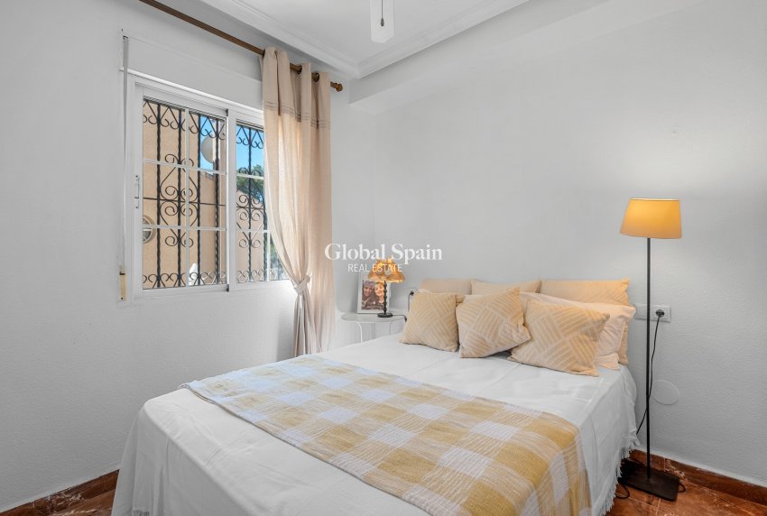 Wederverkoop - VILLA -
VILLAMARTÍN - Costa Blanca