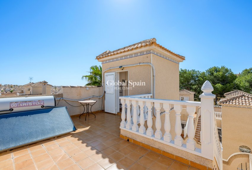 Wederverkoop - VILLA -
VILLAMARTÍN - Costa Blanca