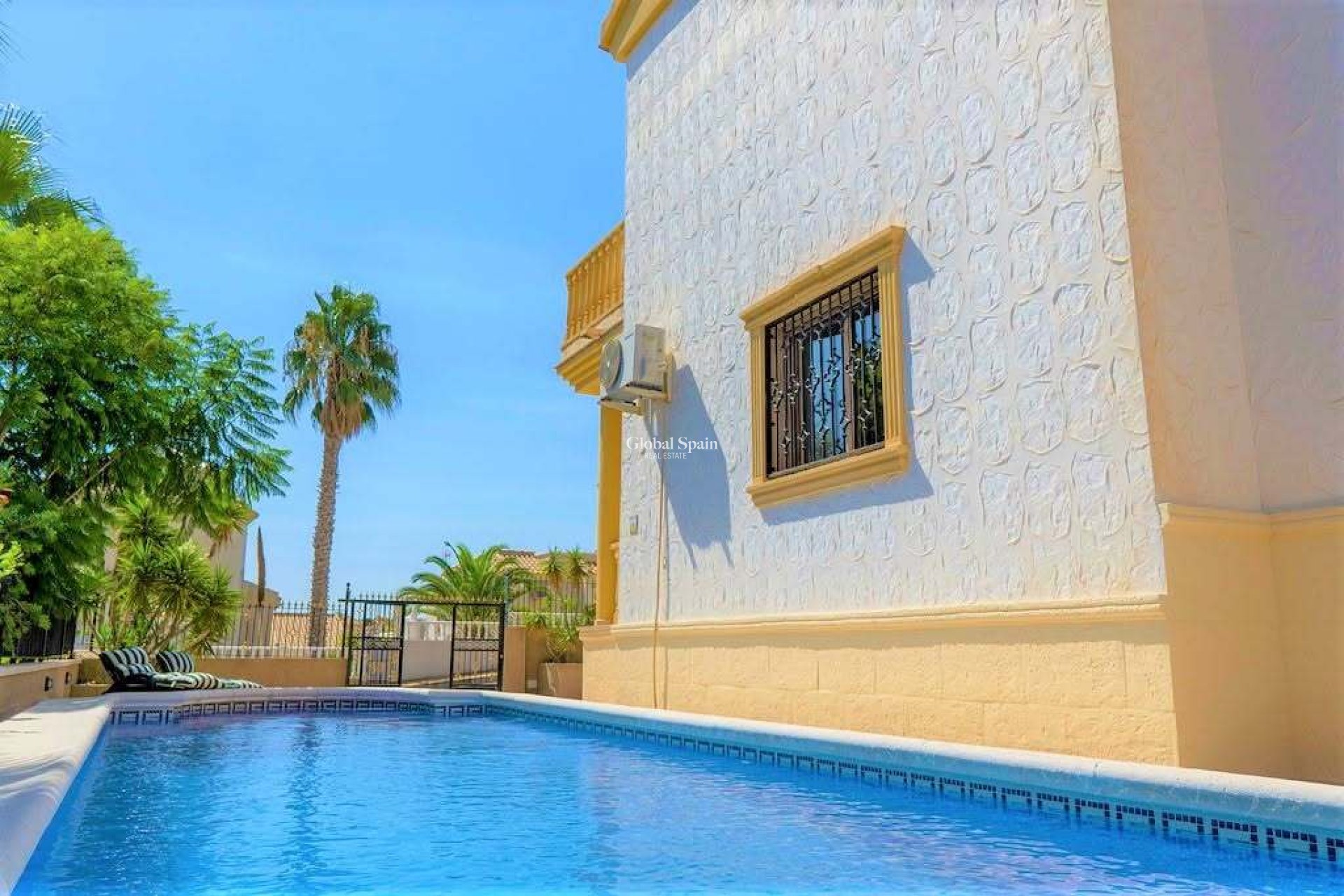 Wederverkoop - VILLA -
VILLAMARTÍN - Las Filipinas