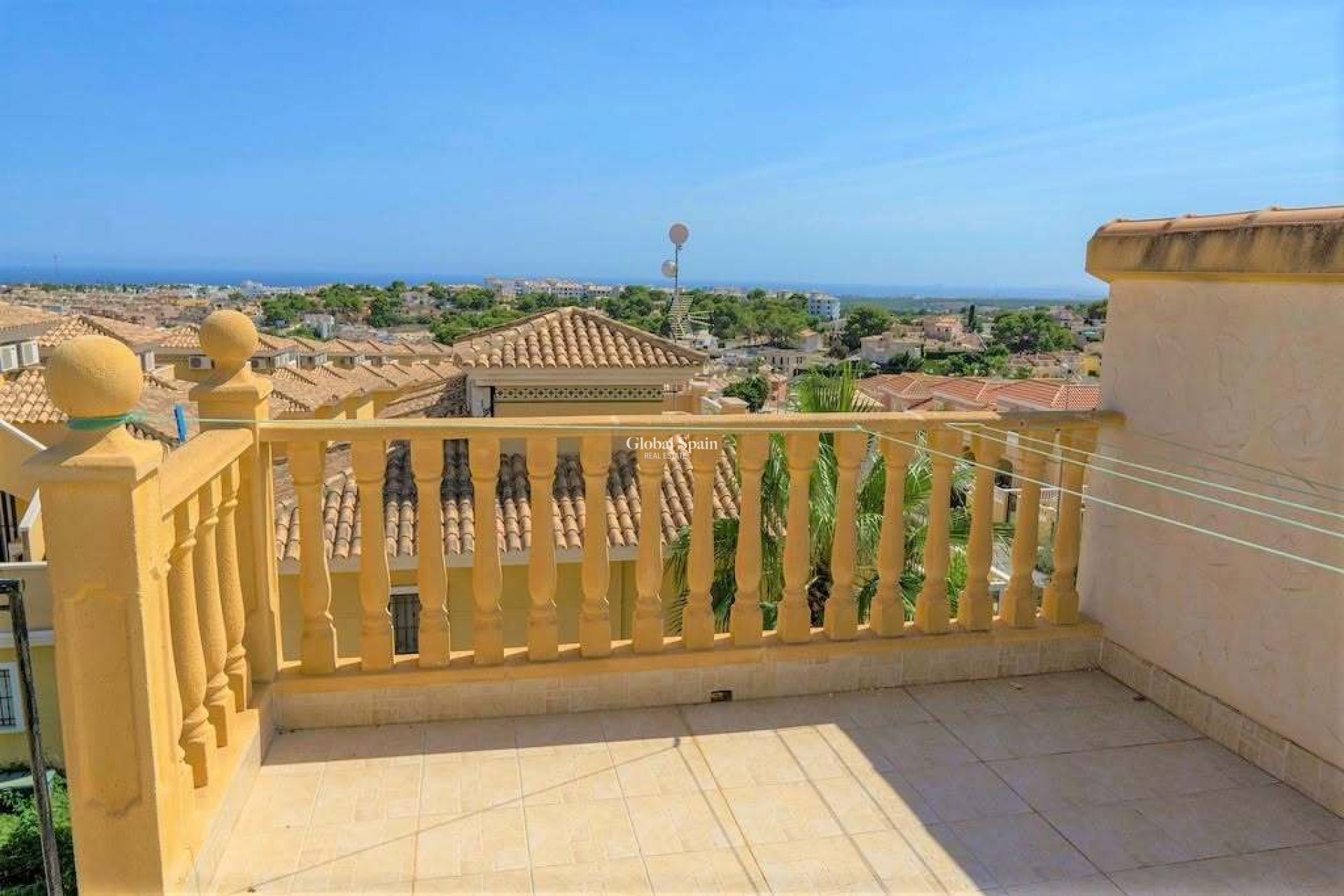 Wederverkoop - VILLA -
VILLAMARTÍN - Las Filipinas