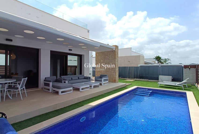 Wederverkoop - VILLA -
VISTABELLA GOLF  - Inland