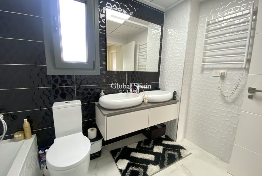 Wederverkoop - Vrijstaand chalet -
FINESTRAT