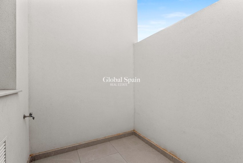 Wiederverkauf - 4. Haus - Freistehende Villa -
CIUDAD QUESADA - Costa Blanca South