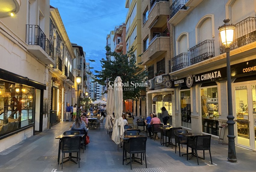 Wiederverkauf - Apartment - Wohnung -
ALICANTE - Centro