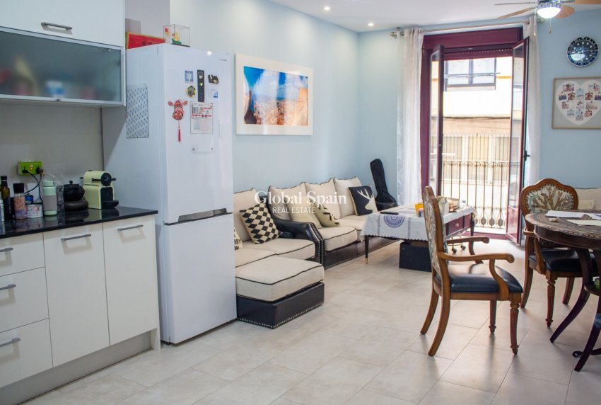 Wiederverkauf - Apartment - Wohnung -
ALICANTE - Centro