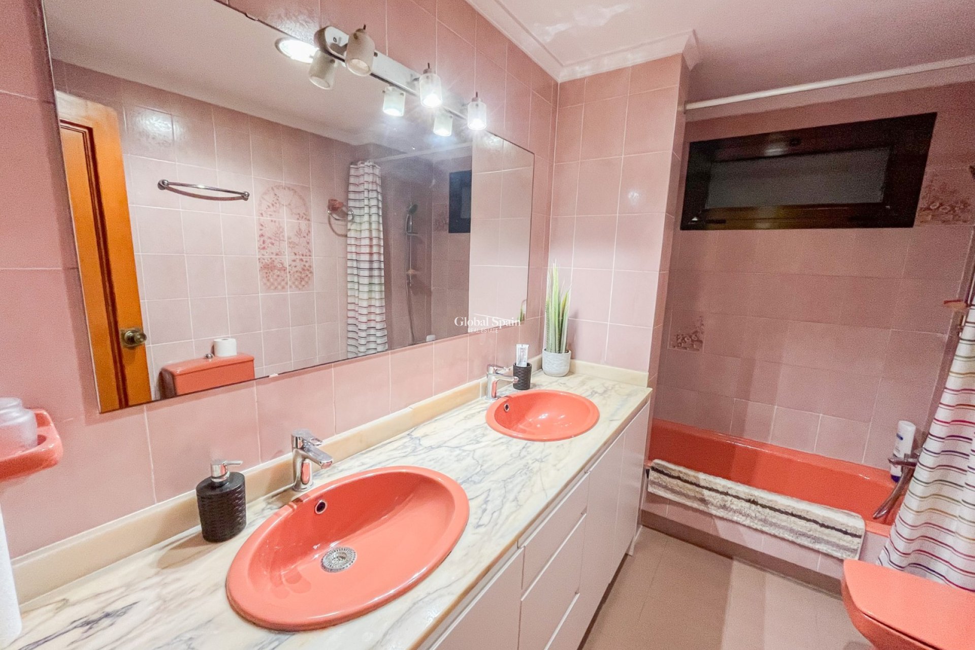 Wiederverkauf - Apartment - Wohnung -
ALICANTE - Centro