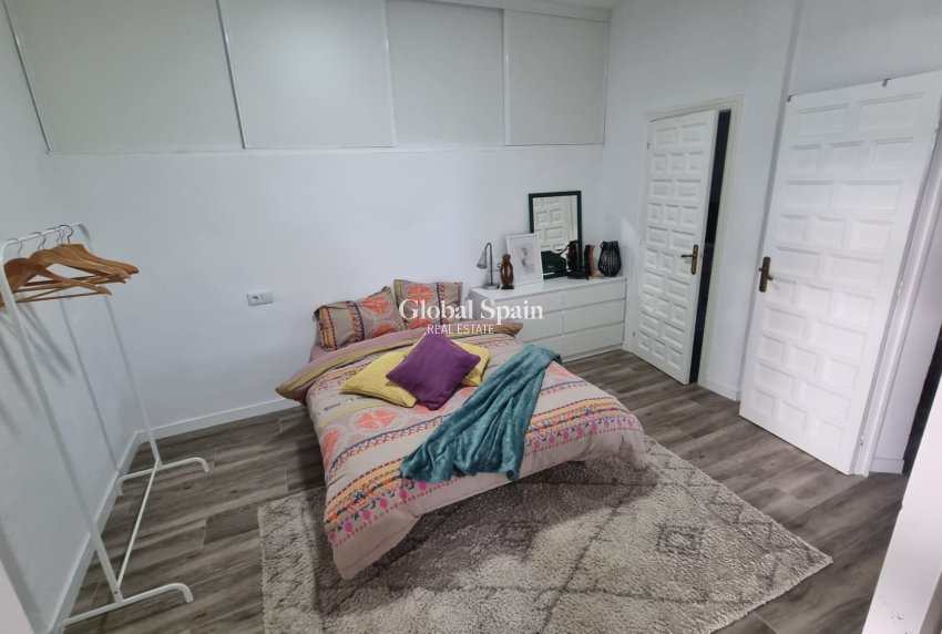 Wiederverkauf - Chalet / Villa -
ROJALES - Cuidad Quesada