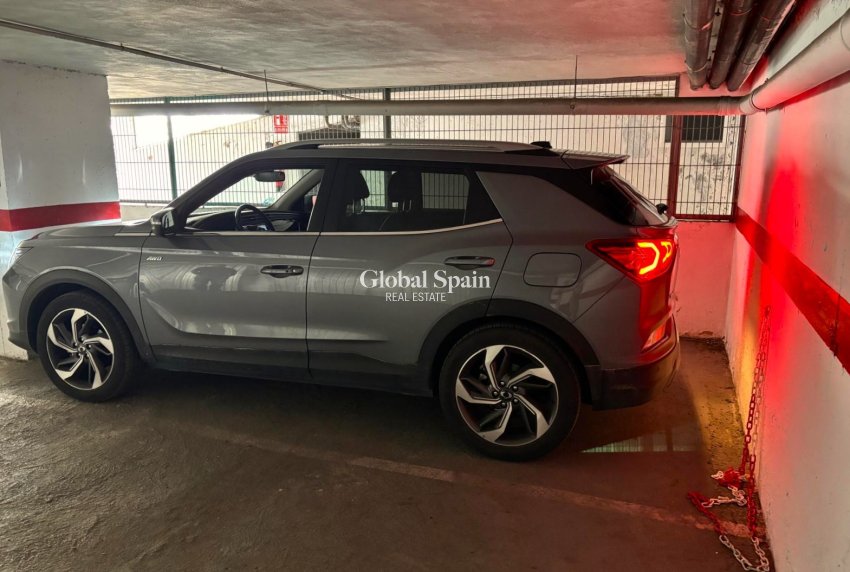 Wiederverkauf - DER PARKPLATZ / GARAGE -
BENIDORM - Centro