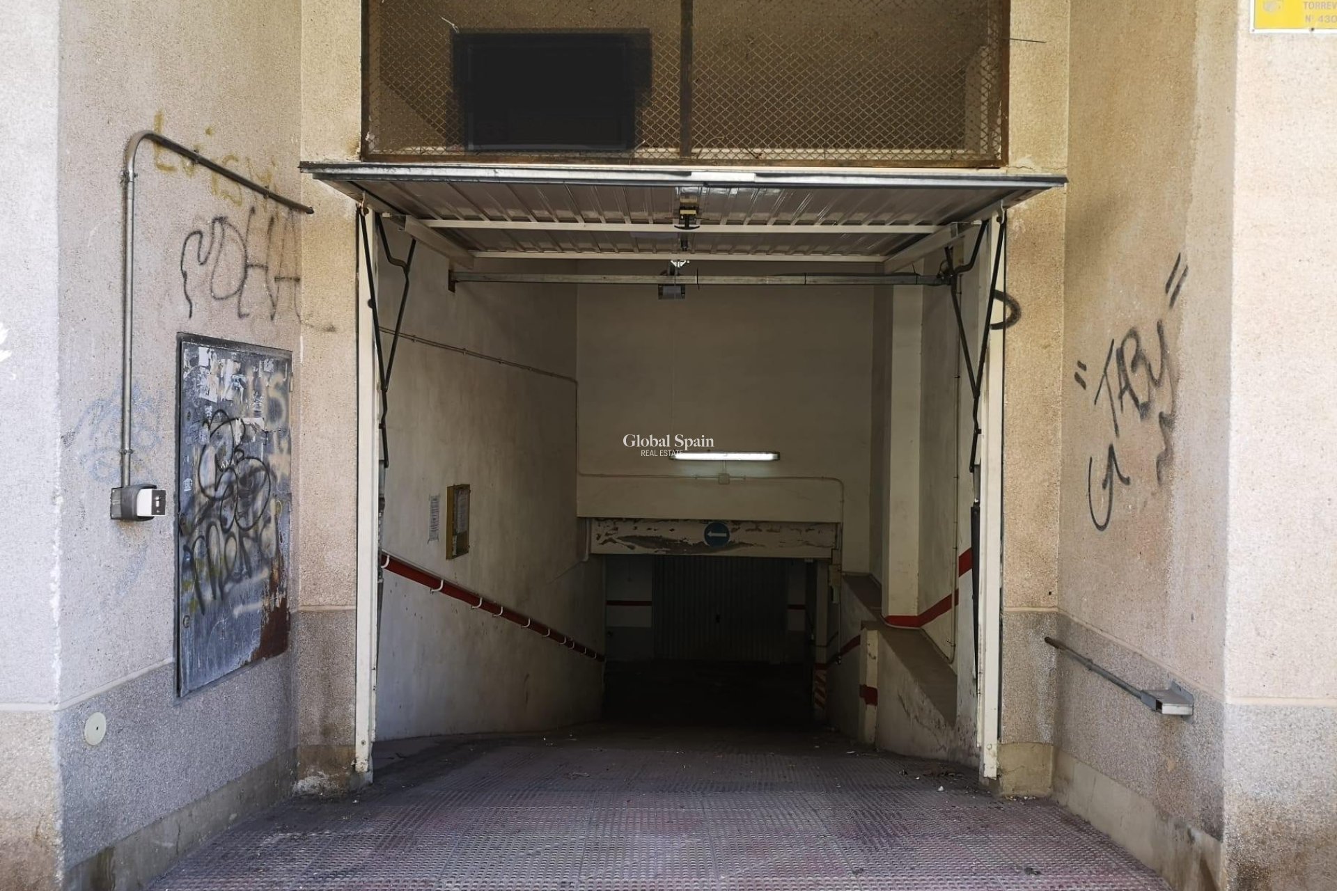 Wiederverkauf - DER PARKPLATZ / GARAGE -
TORREVIEJA - Playa de los locos