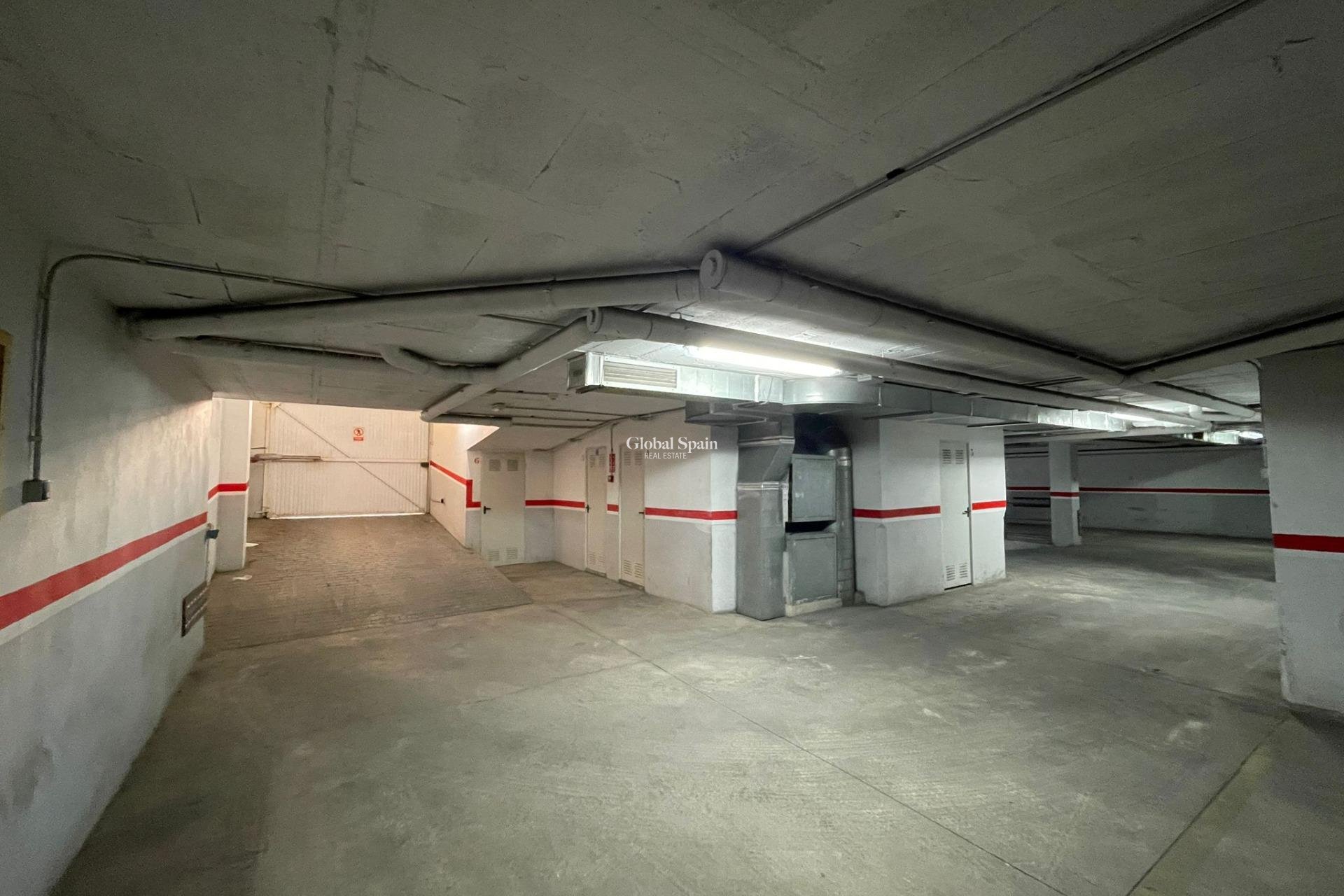 Wiederverkauf - DER PARKPLATZ / GARAGE -
TORREVIEJA - Playa del cura