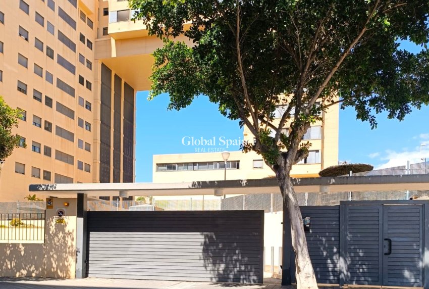 Wiederverkauf - DER PARKPLATZ / GARAGE -
VILLAJOYOSA - Cala de Villajoyosa