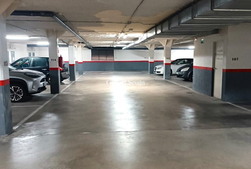 Wiederverkauf - DER PARKPLATZ / GARAGE -
VILLAJOYOSA - Cala de Villajoyosa