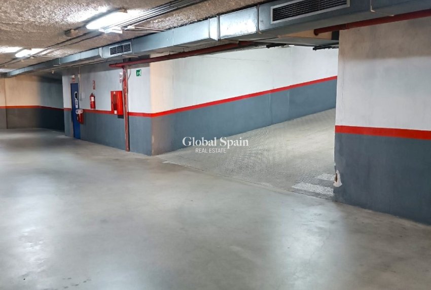 Wiederverkauf - DER PARKPLATZ / GARAGE -
VILLAJOYOSA - Cala de Villajoyosa
