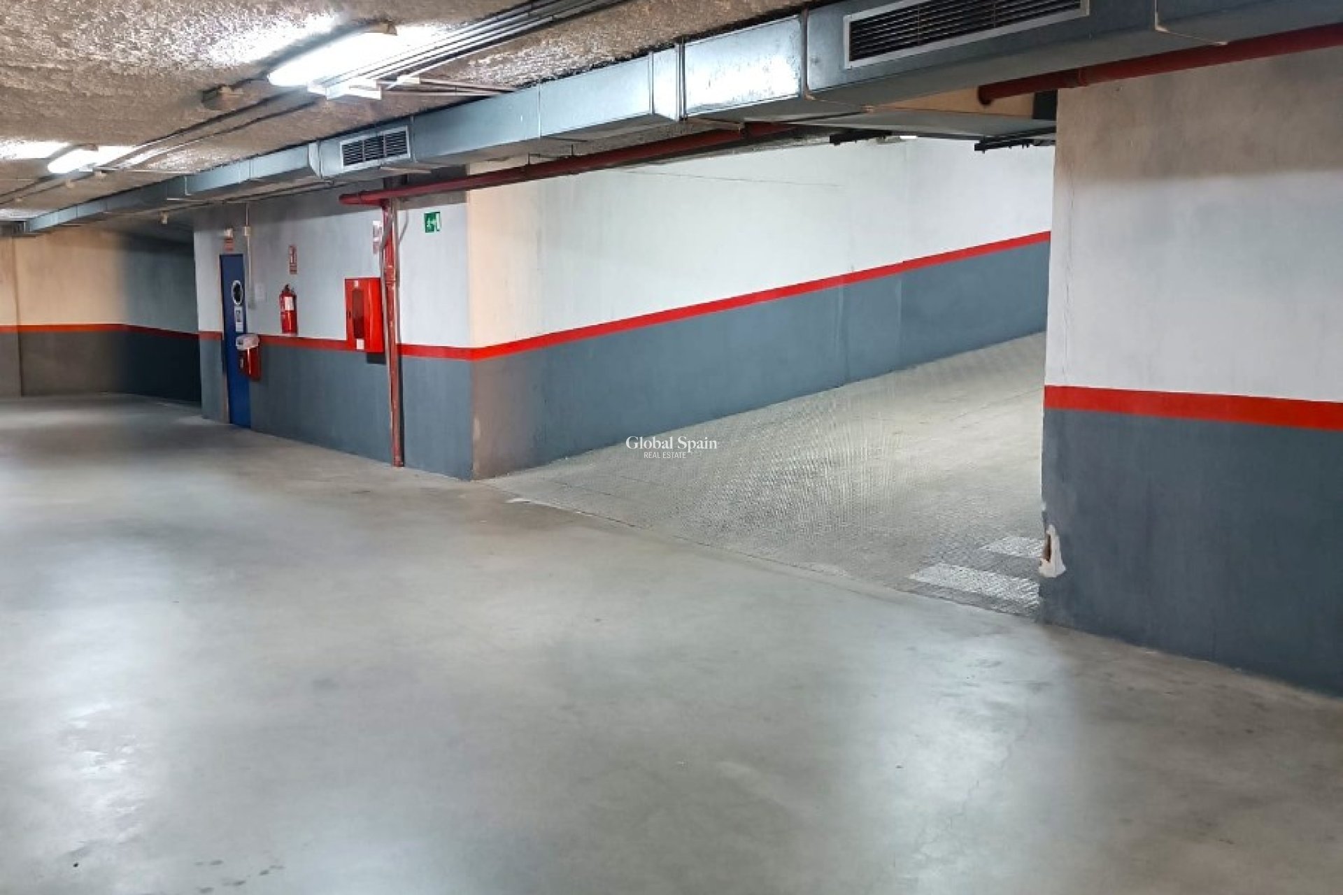 Wiederverkauf - DER PARKPLATZ / GARAGE -
VILLAJOYOSA - Cala de Villajoyosa