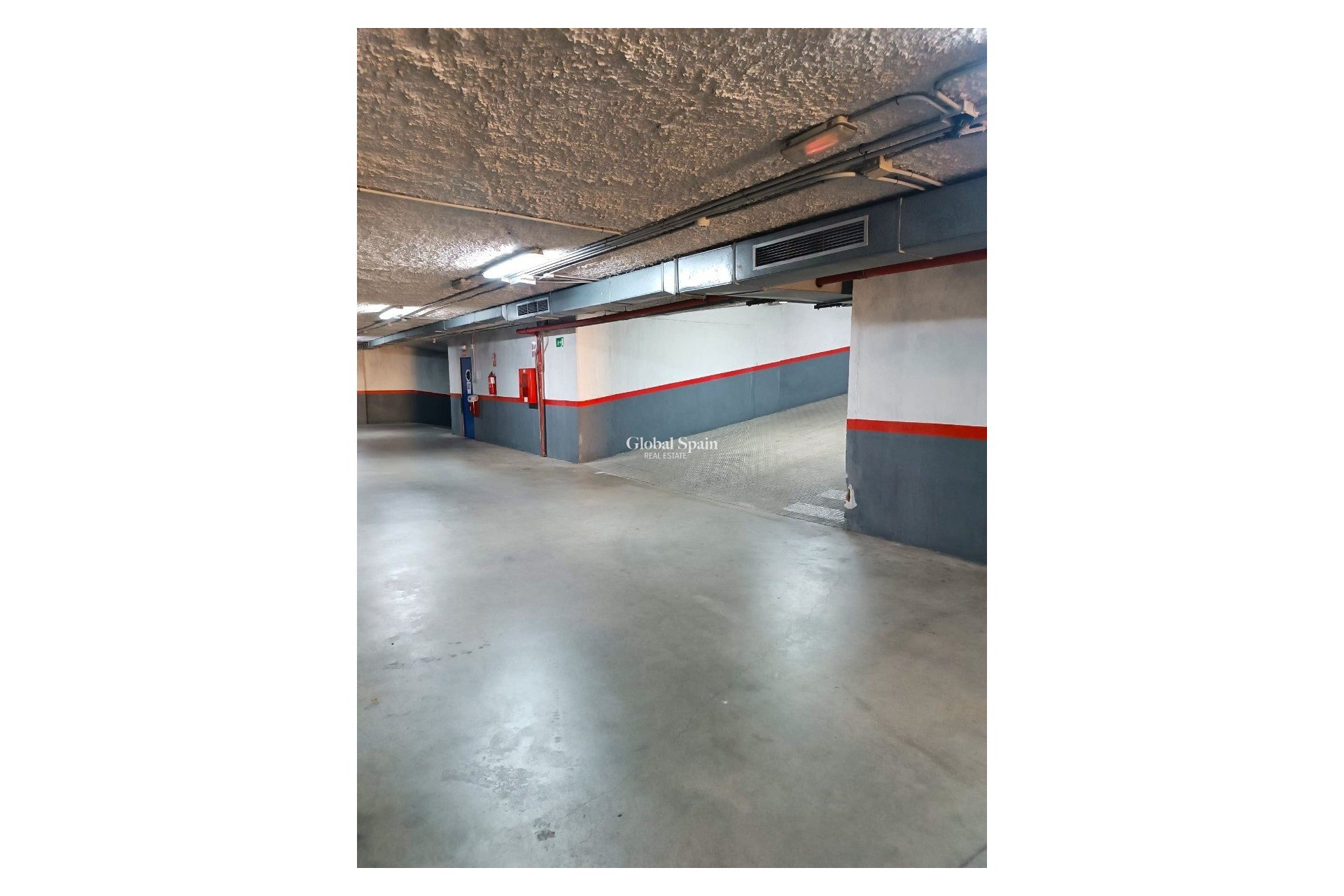 Wiederverkauf - DER PARKPLATZ / GARAGE -
VILLAJOYOSA - Cala de Villajoyosa