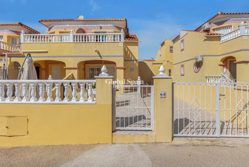 Wiederverkauf - Doppelhaushälfte Penthouse -
ORIHUELA COSTA - Costa Blanca