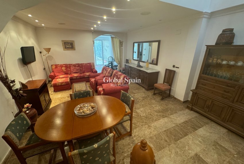 Wiederverkauf - Dorfhaus -
DAIMÚS - Pueblo