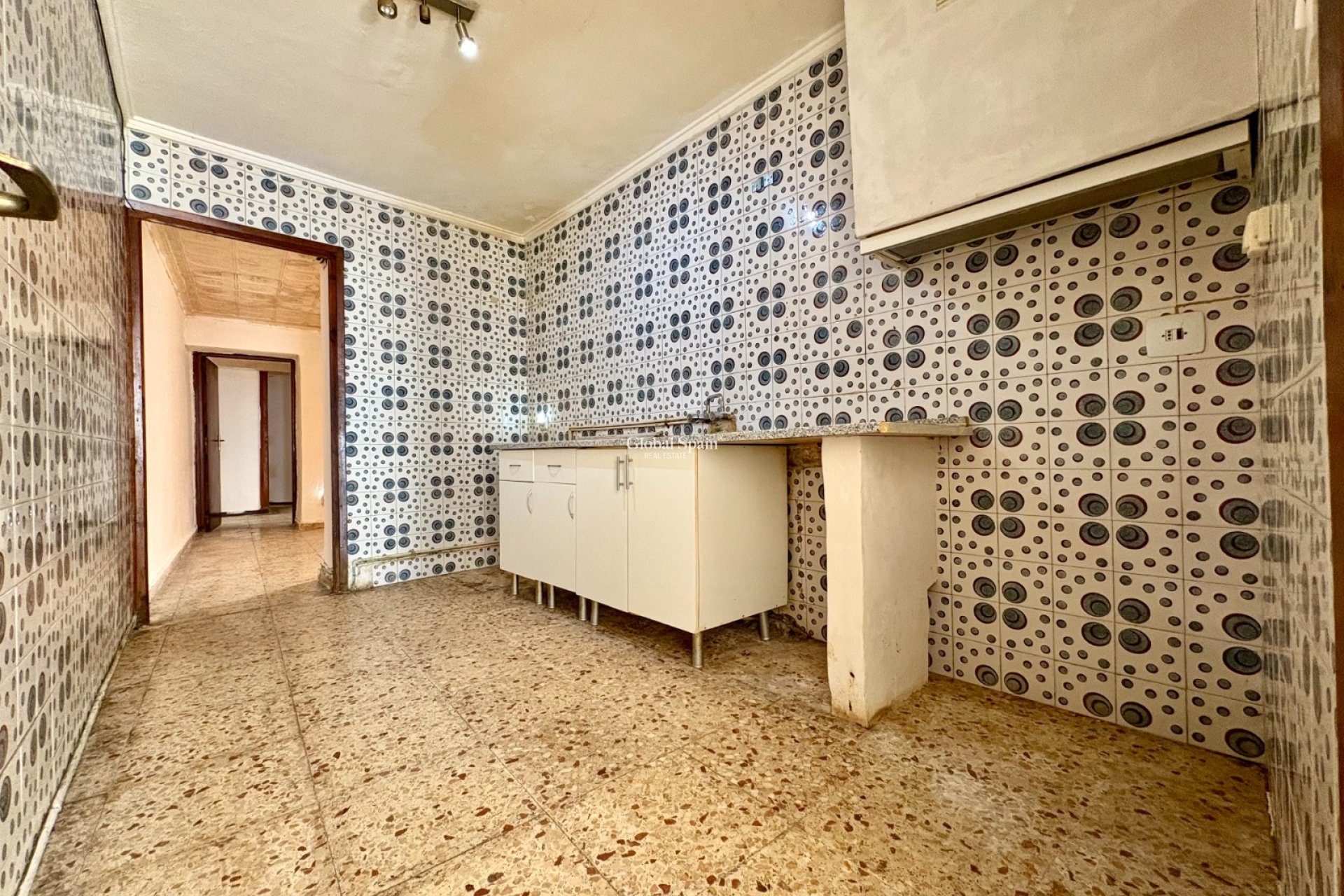 Wiederverkauf - Dorfhaus -
DENIA - Center