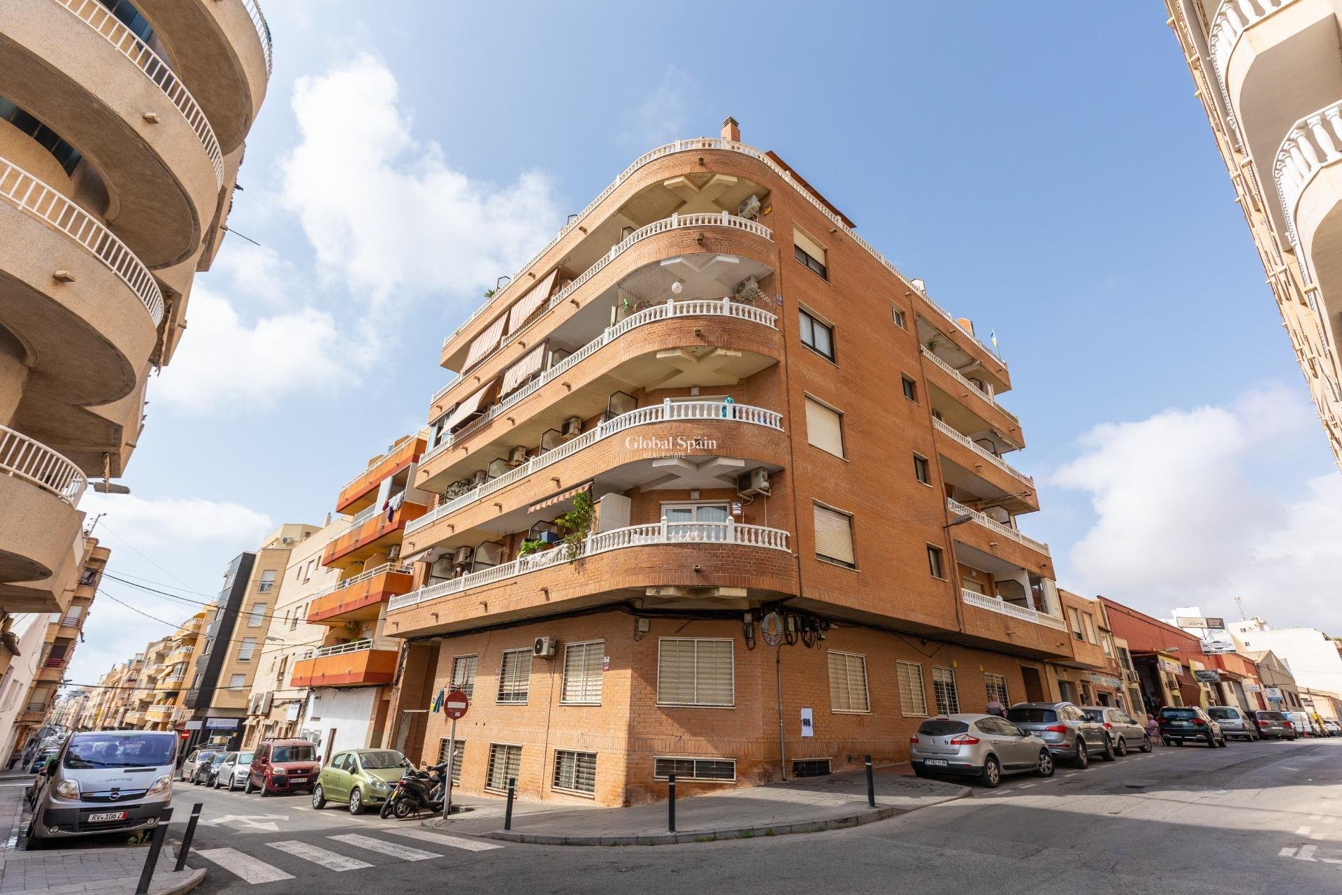 Wiederverkauf - Erdgeschoss -
TORREVIEJA - Centro