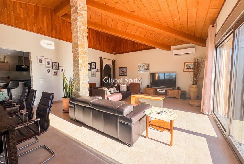 Wiederverkauf - Freistehende Villa -
ELCHE - Las Bayas