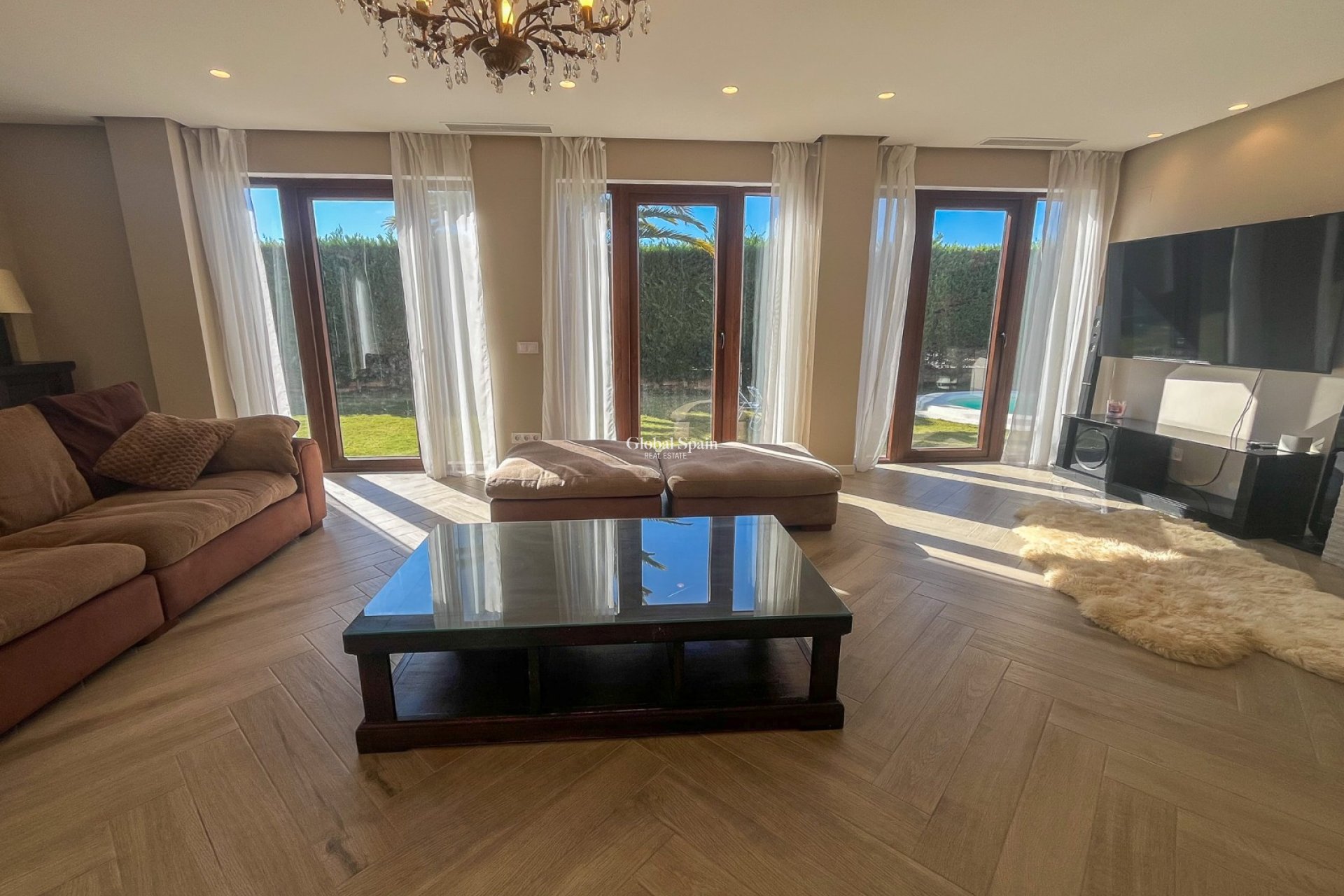 Wiederverkauf - Freistehende Villa -
FINESTRAT