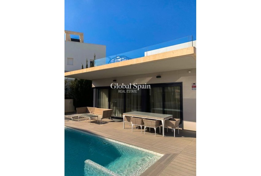 Wiederverkauf - Freistehende Villa -
ORIHUELA COSTA - CAMPOAMOR