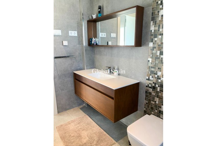 Wiederverkauf - Freistehende Villa -
ORIHUELA COSTA - CAMPOAMOR