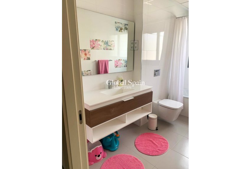 Wiederverkauf - Freistehende Villa -
ORIHUELA COSTA - CAMPOAMOR