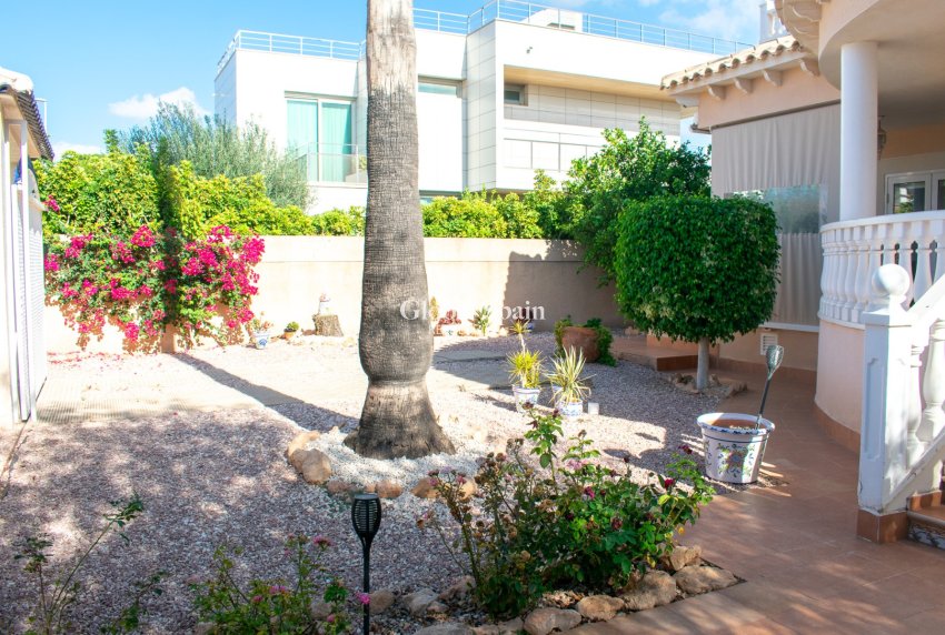 Wiederverkauf - Freistehende Villa -
ORIHUELA COSTA - La Zenia