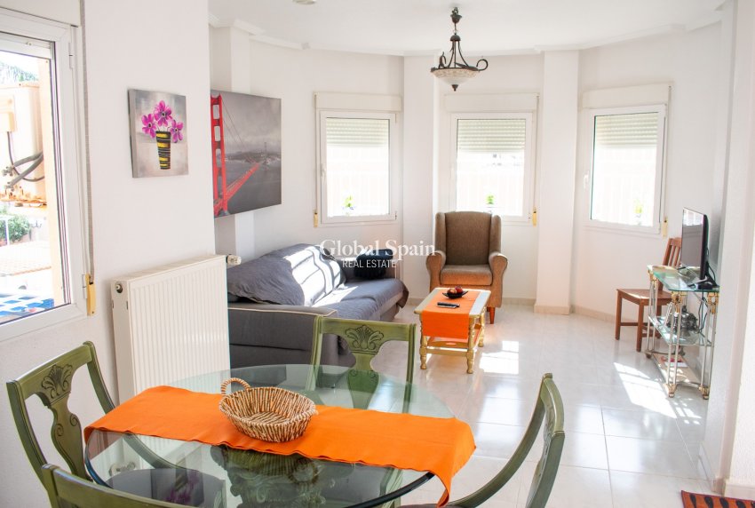 Wiederverkauf - Freistehende Villa -
ORIHUELA COSTA - La Zenia