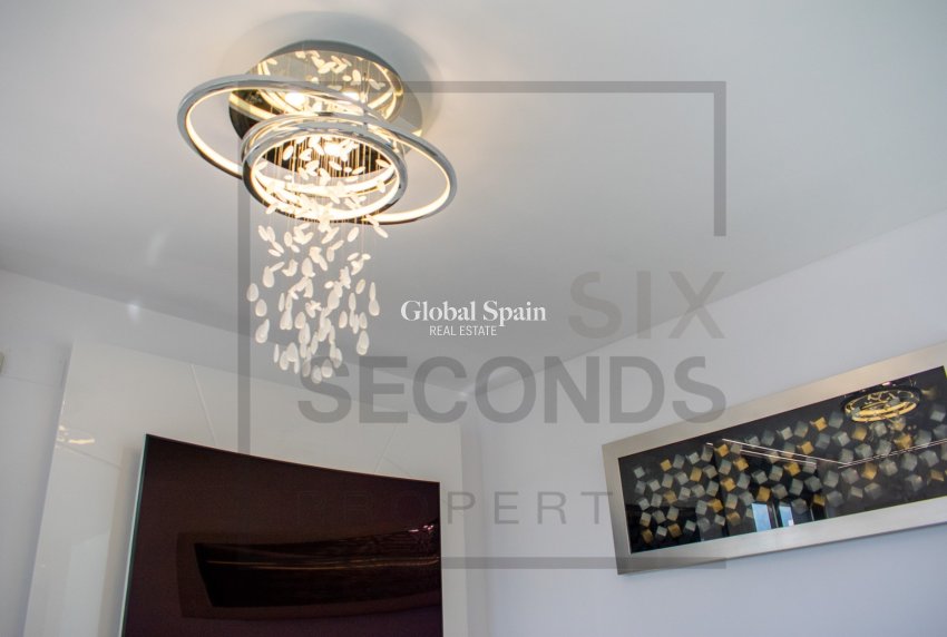 Wiederverkauf - Freistehende Villa -
SAN MIGUEL DE SALINAS - Urbanizaciones