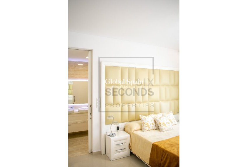 Wiederverkauf - Freistehende Villa -
SAN MIGUEL DE SALINAS - Urbanizaciones