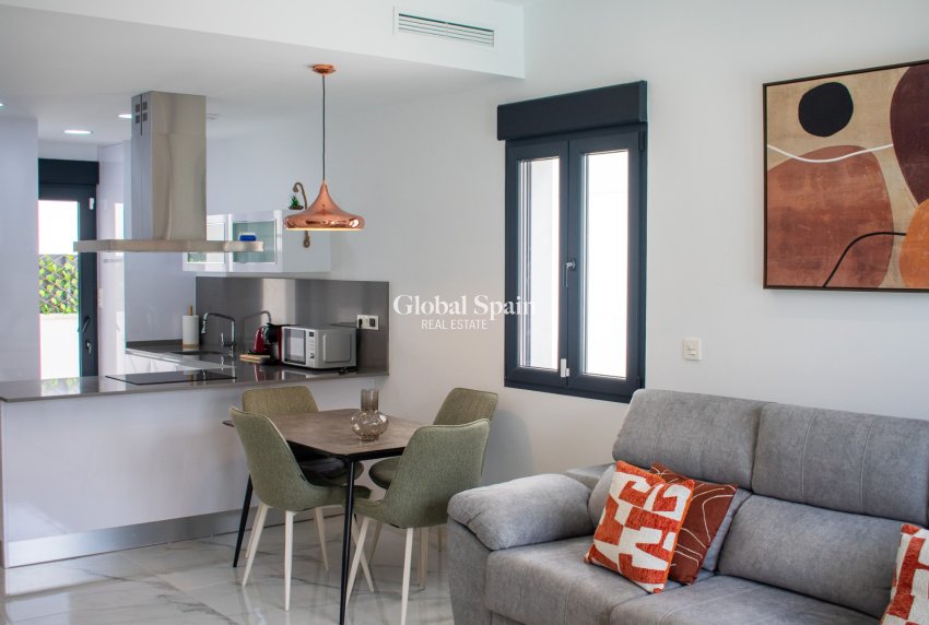 Wiederverkauf - Freistehende Villa -
TORREVIEJA - La Siesta - El Salado - Torreta