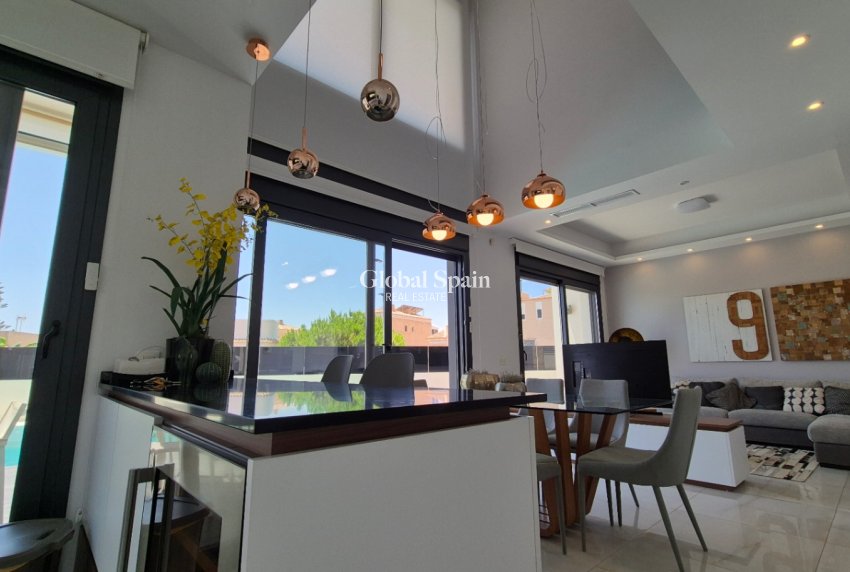 Wiederverkauf - Freistehendes Haus -
TORREVIEJA - Costa Blanca Sur