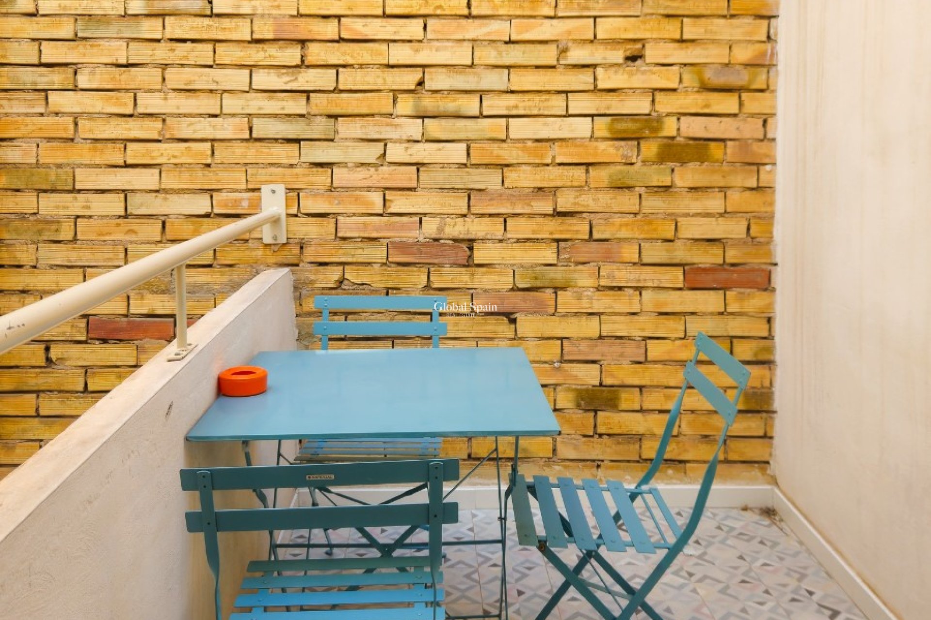 Wiederverkauf - Gebäude -
ALICANTE - Centro