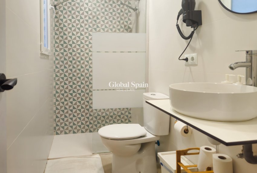 Wiederverkauf - Gebäude -
ALICANTE - Centro