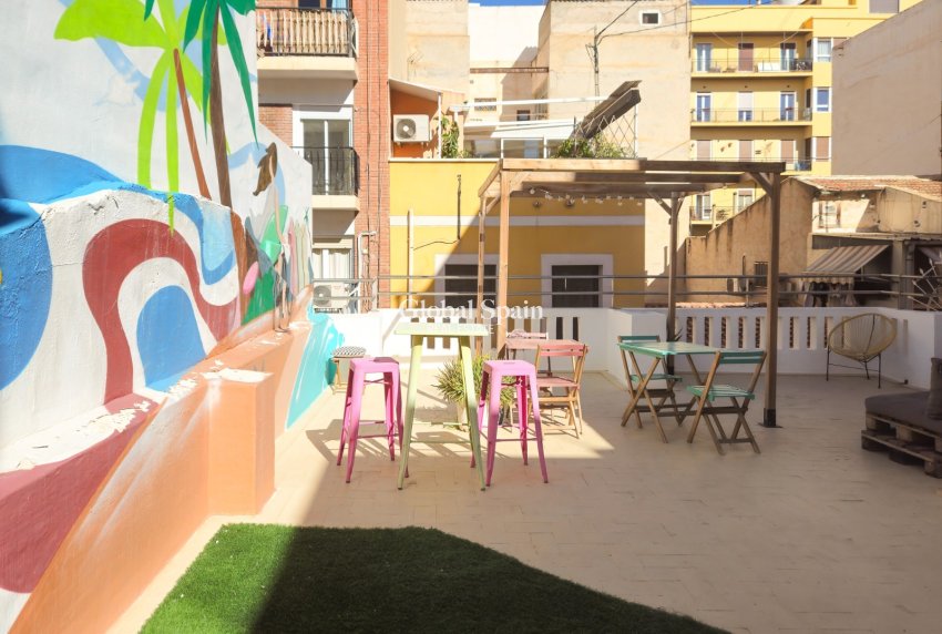 Wiederverkauf - Gebäude -
ALICANTE - Centro