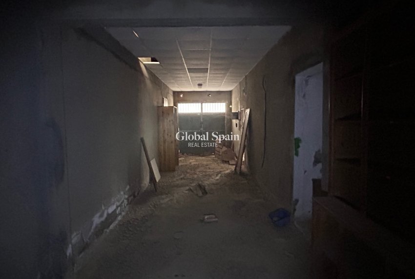 Wiederverkauf - GEWERBEIMMOBILIE -
JACARILLA - Jacarilla