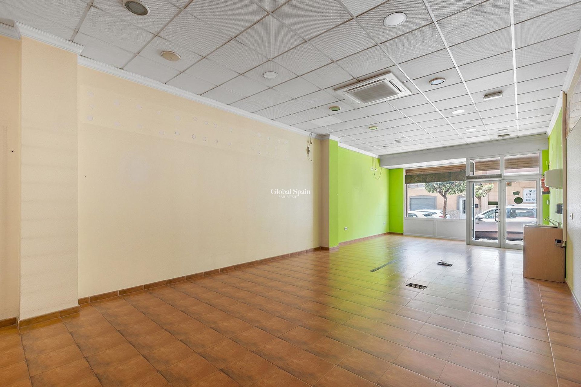 Wiederverkauf - GEWERBEIMMOBILIE -
TORREVIEJA - Centro