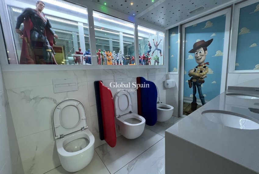 Wiederverkauf - GEWERBEIMMOBILIE -
TORREVIEJA - Costa Blanca Sur