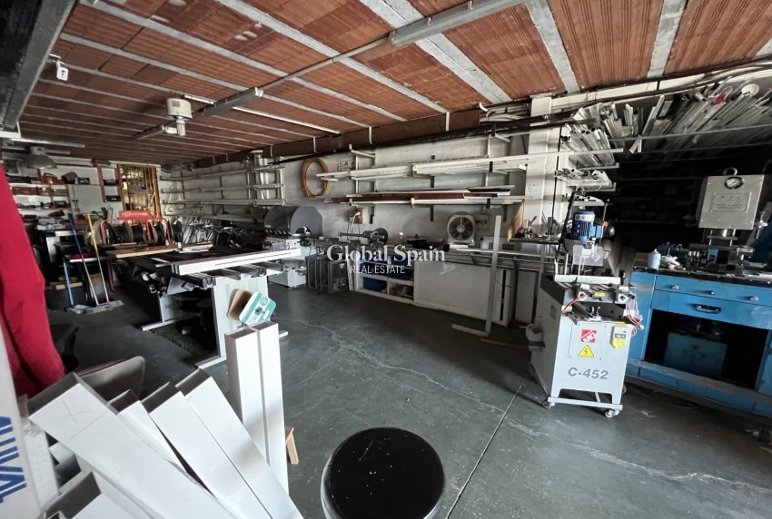 Wiederverkauf - GEWERBEIMMOBILIE -
TORREVIEJA - Costa Blanca Sur