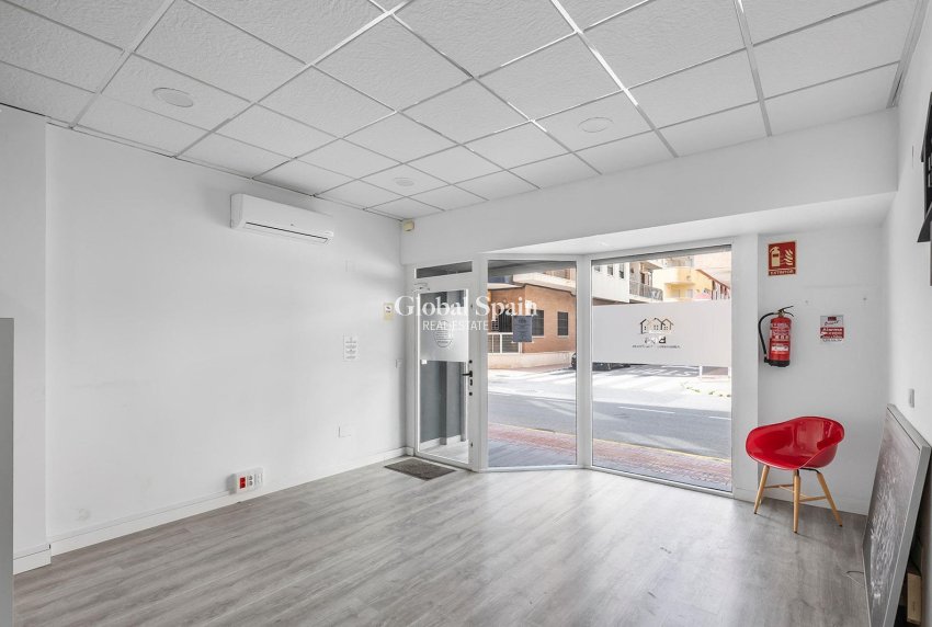 Wiederverkauf - GEWERBEIMMOBILIE -
TORREVIEJA - La Mata pueblo