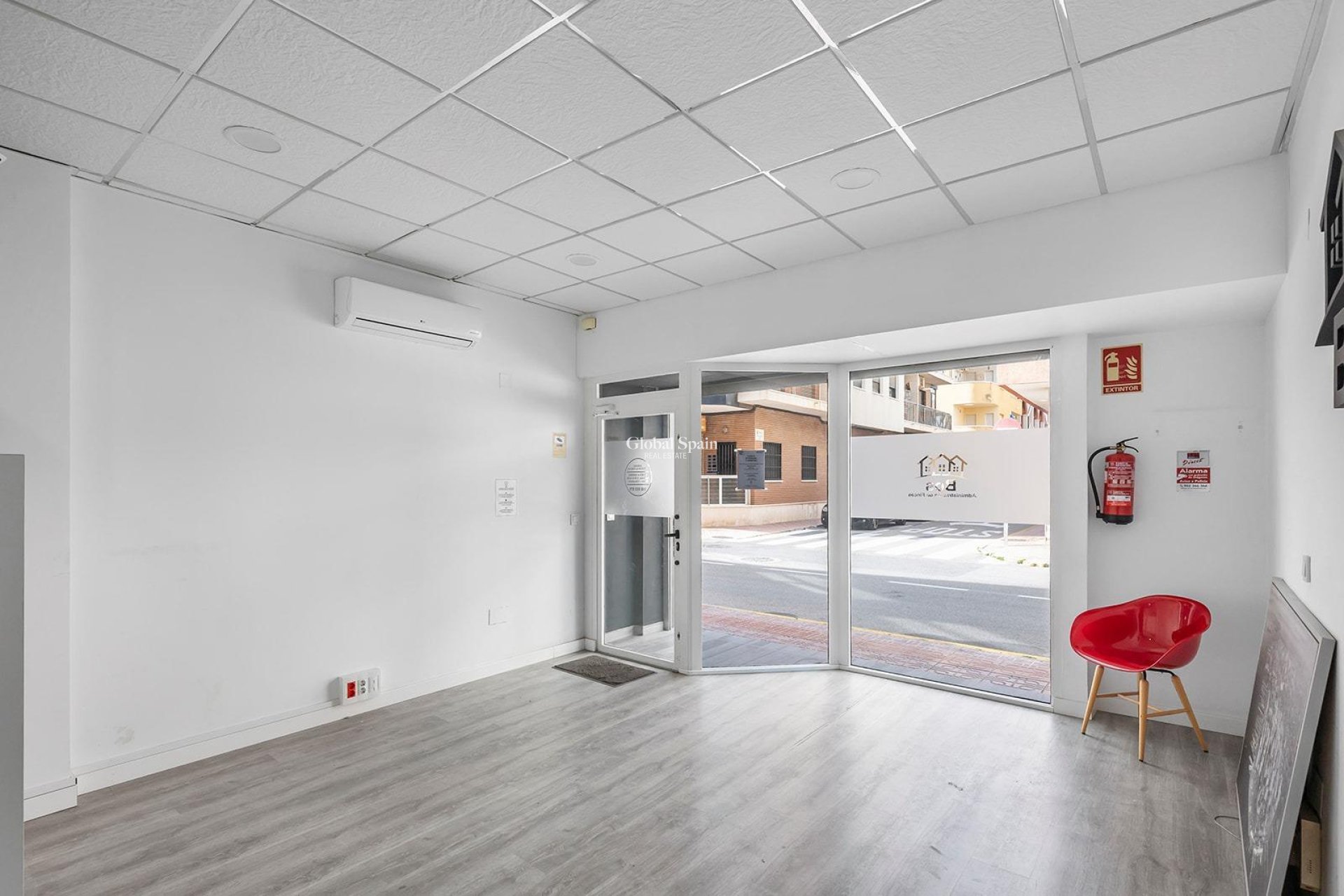 Wiederverkauf - GEWERBEIMMOBILIE -
TORREVIEJA - La Mata pueblo