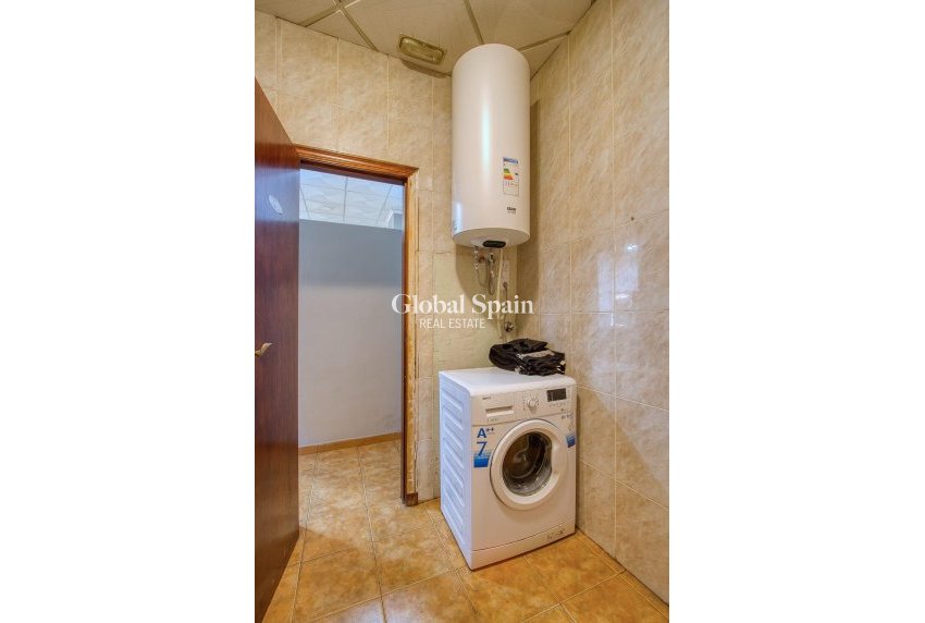 Wiederverkauf - GEWERBEIMMOBILIE -
TORREVIEJA - La Mata