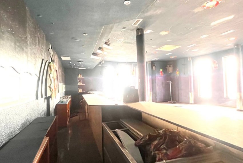 Wiederverkauf - GEWERBEIMMOBILIE -
TORREVIEJA - Playa del Cura